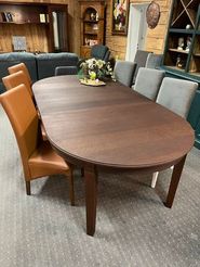 Luc dining table